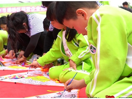 “绘画梦想，放飞童真”宿州市埇桥区伟才幼儿园亲子活动